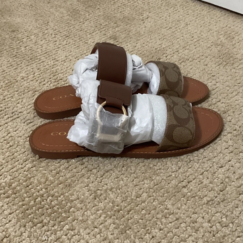 Coach Hallie Sig Sandal - Picture 5 of 6